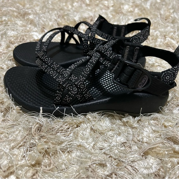 Chaco Kids Black Sandals - Picture 1 of 9